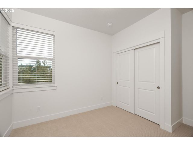 16005 Nw HOLMAN Way, Portland, OR 97229