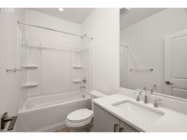 16005 Nw HOLMAN Way, Portland, OR 97229