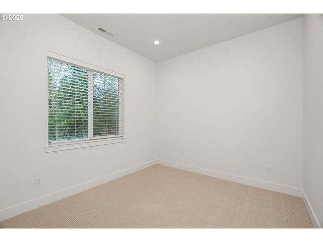 16005 Nw HOLMAN Way, Portland, OR 97229