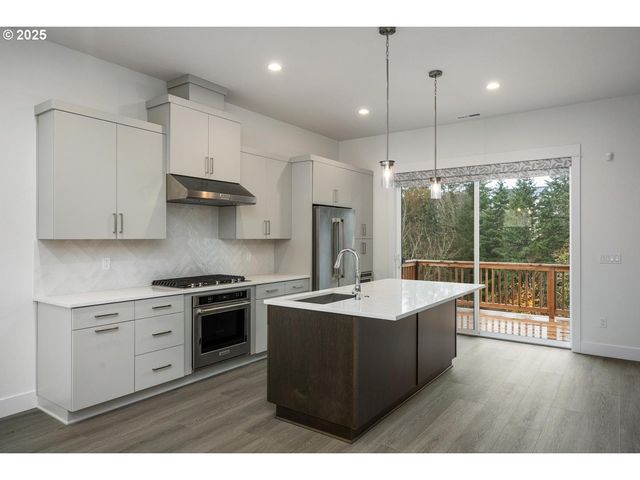 16005 Nw HOLMAN Way, Portland, OR 97229