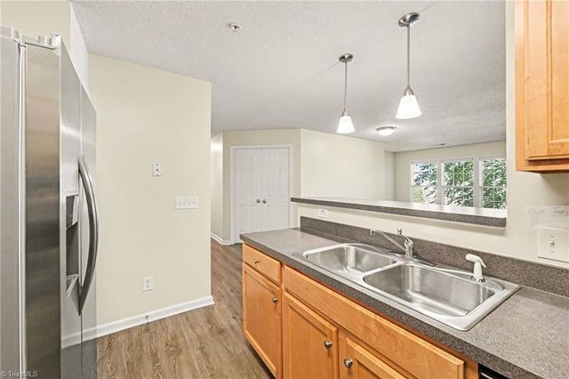 2600 Pennoak Way H, Greensboro, NC 27407