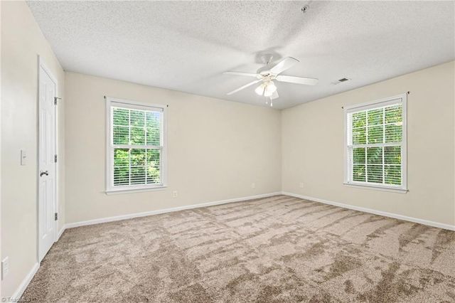 2600 Pennoak Way H, Greensboro, NC 27407