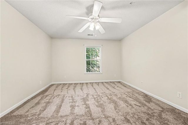 2600 Pennoak Way H, Greensboro, NC 27407