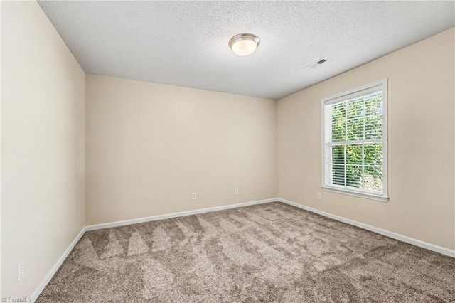 2600 Pennoak Way H, Greensboro, NC 27407