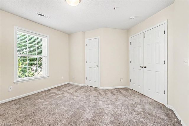 2600 Pennoak Way H, Greensboro, NC 27407