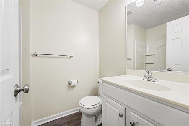 2600 Pennoak Way H, Greensboro, NC 27407