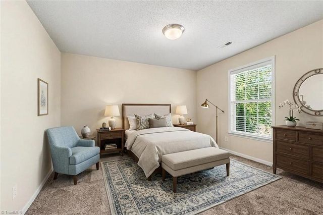 2600 Pennoak Way H, Greensboro, NC 27407