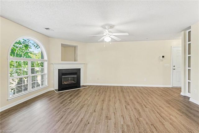 2600 Pennoak Way H, Greensboro, NC 27407