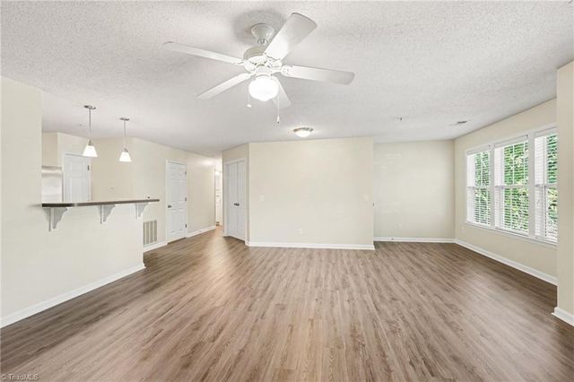 2600 Pennoak Way H, Greensboro, NC 27407