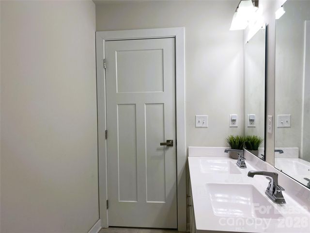 3163 Streamside Drive, Davidson, NC 28036