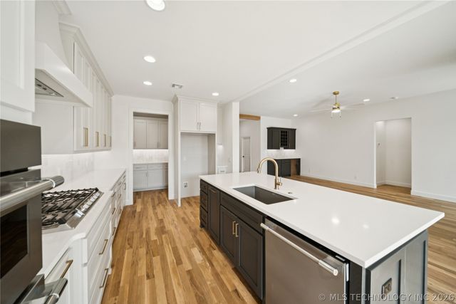 9712 E 132nd Street, Bixby, OK 74008