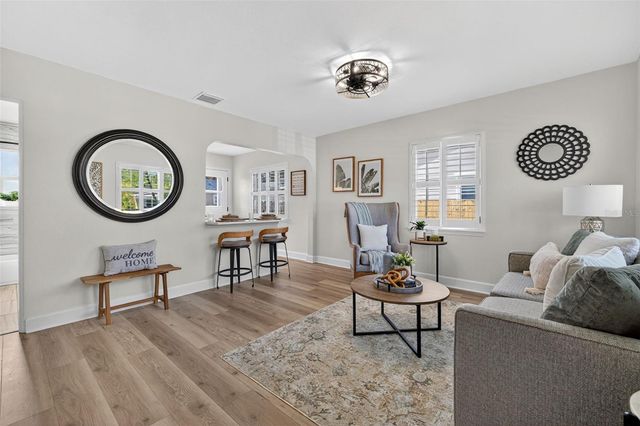 486 49TH AVENUE N, St Petersburg, FL 33703