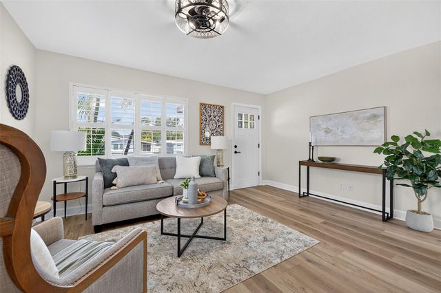 486 49TH AVENUE N, St Petersburg, FL 33703