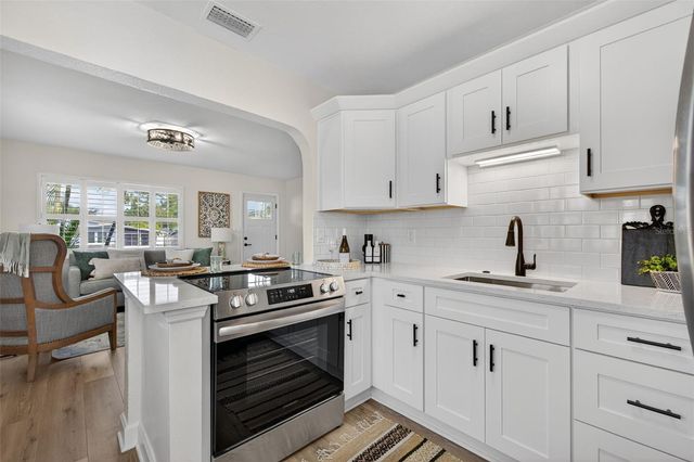 486 49TH AVENUE N, St Petersburg, FL 33703