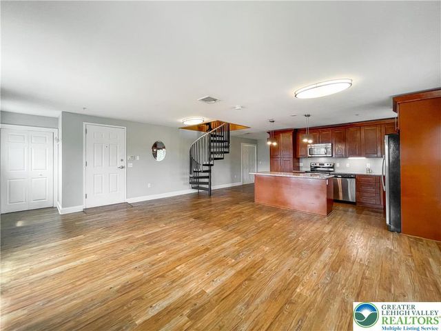 758 Main Street 2, Hellertown Boro, PA 18055