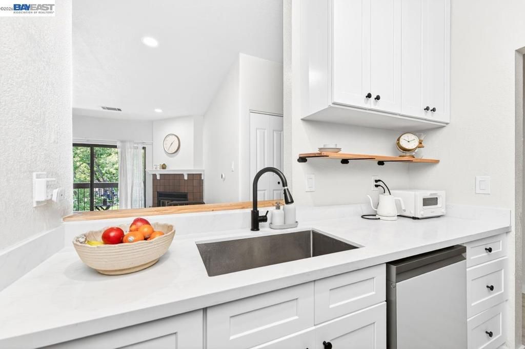 Image 13 of property listing at 39931 Cedar Blvd 309, Newark, CA 94560