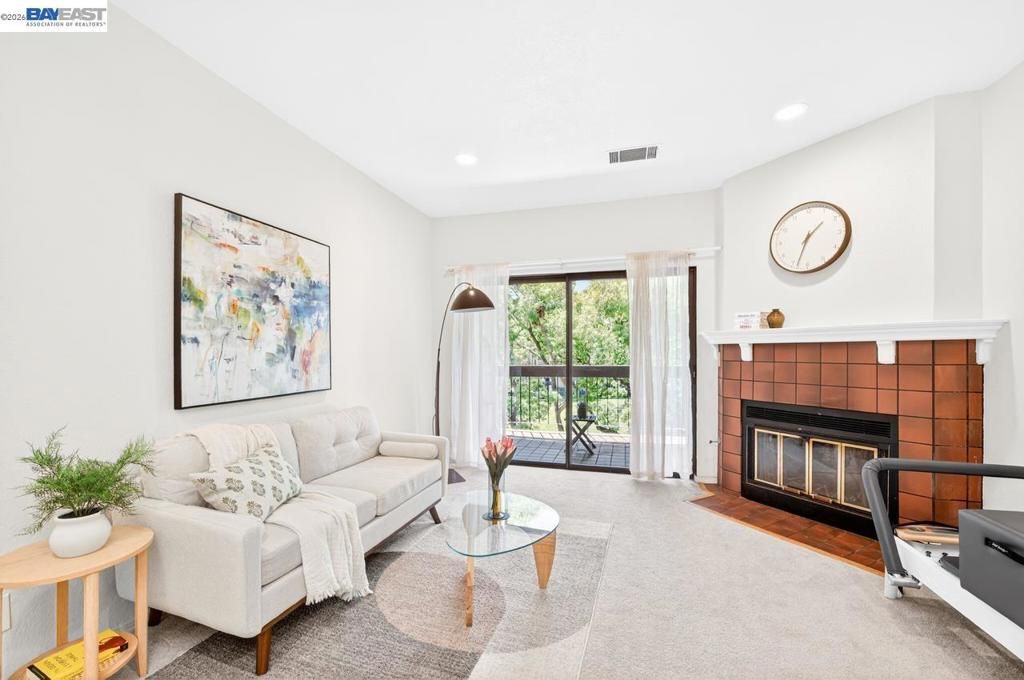 Image 2 of property listing at 39931 Cedar Blvd 309, Newark, CA 94560