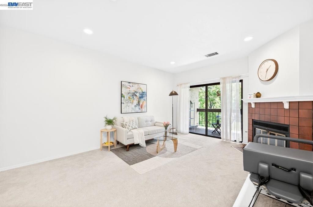 Image 4 of property listing at 39931 Cedar Blvd 309, Newark, CA 94560