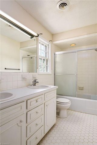 2021 Sunnybrook Drive, Burlington, NC 27215