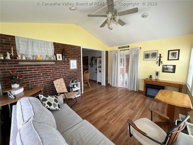 1330 Valentines Circle, Nitro, WV 25143