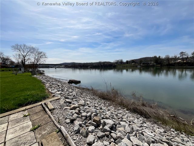 1330 Valentines Circle, Nitro, WV 25143