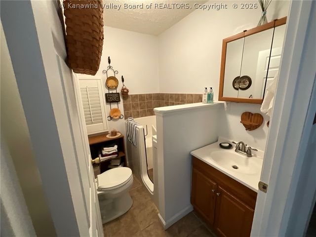 1330 Valentines Circle, Nitro, WV 25143