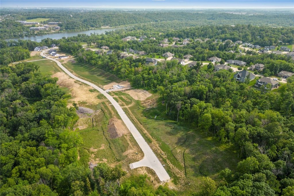 5225 Seminole Valley Trail, Cedar Rapids, IA 52411