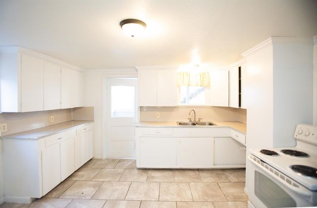 3709 W 12 Street, Little Rock, AR 72204