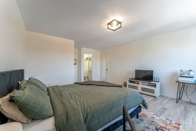 10015 Beverly Drive 404, Skokie, IL 60076