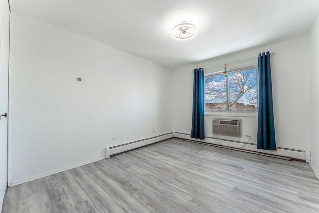 10015 Beverly Drive 404, Skokie, IL 60076