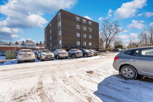 10015 Beverly Drive 404, Skokie, IL 60076