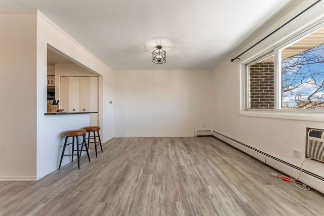 10015 Beverly Drive 404, Skokie, IL 60076