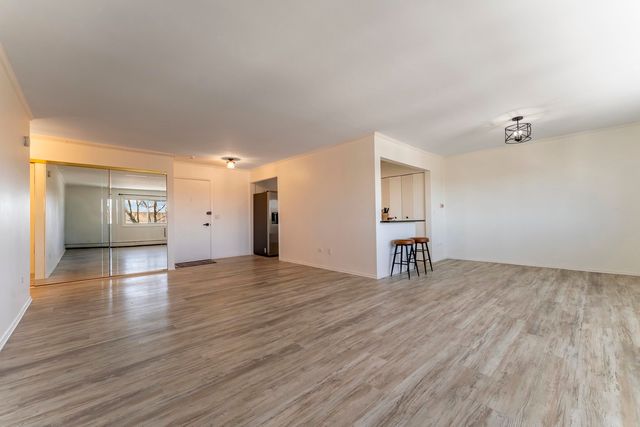 10015 Beverly Drive 404, Skokie, IL 60076