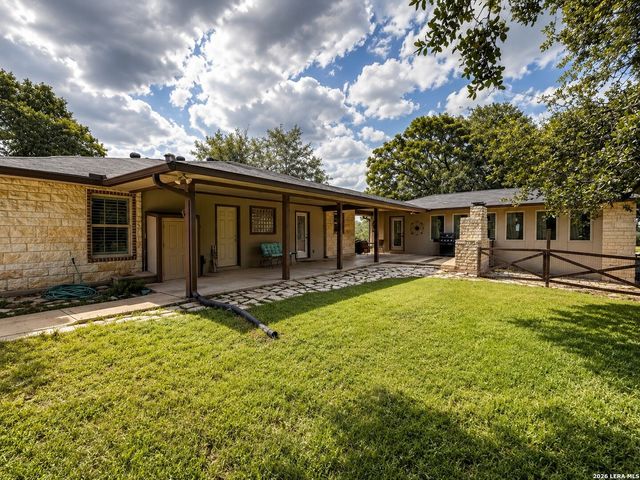 103 MISTY BND, Floresville, TX 78114