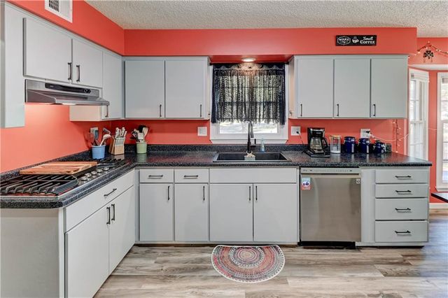 1510 SW 19th Street, Blue Springs, MO 64015