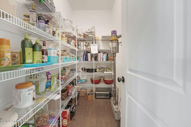 1911 Scenic Lakes Dr, Louisville, KY 40245