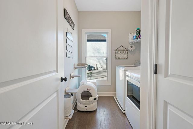 1911 Scenic Lakes Dr, Louisville, KY 40245