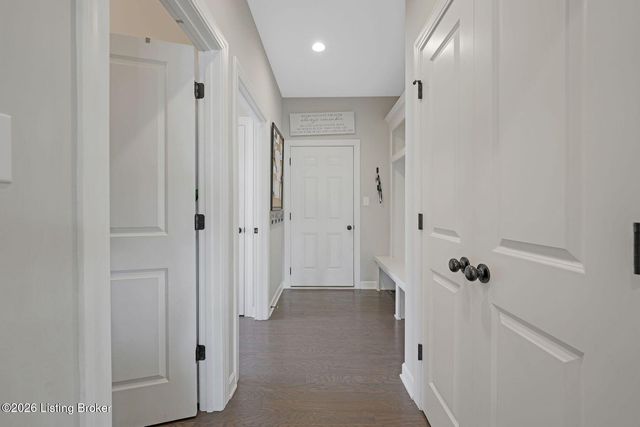 1911 Scenic Lakes Dr, Louisville, KY 40245