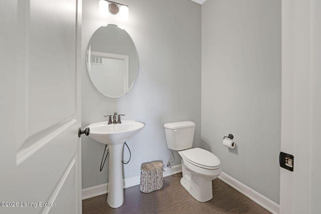 1911 Scenic Lakes Dr, Louisville, KY 40245