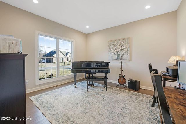 1911 Scenic Lakes Dr, Louisville, KY 40245