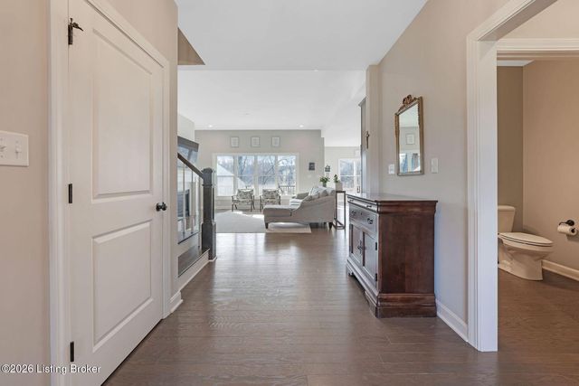 1911 Scenic Lakes Dr, Louisville, KY 40245