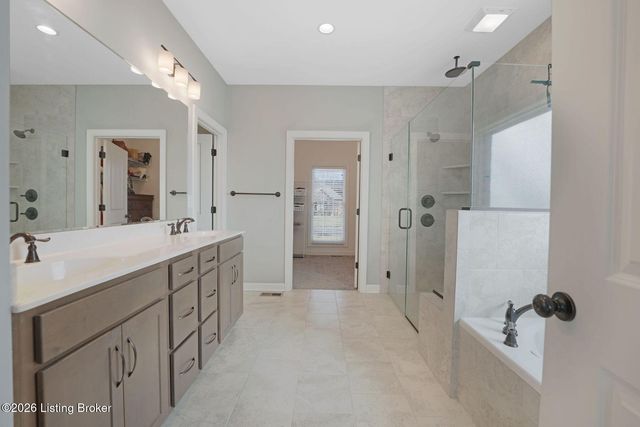 1911 Scenic Lakes Dr, Louisville, KY 40245