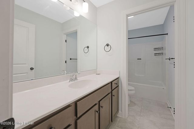 1911 Scenic Lakes Dr, Louisville, KY 40245