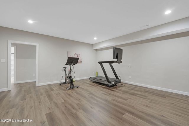 1911 Scenic Lakes Dr, Louisville, KY 40245