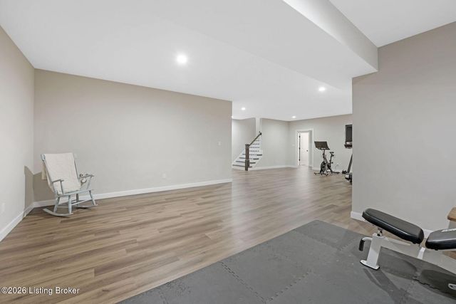 1911 Scenic Lakes Dr, Louisville, KY 40245