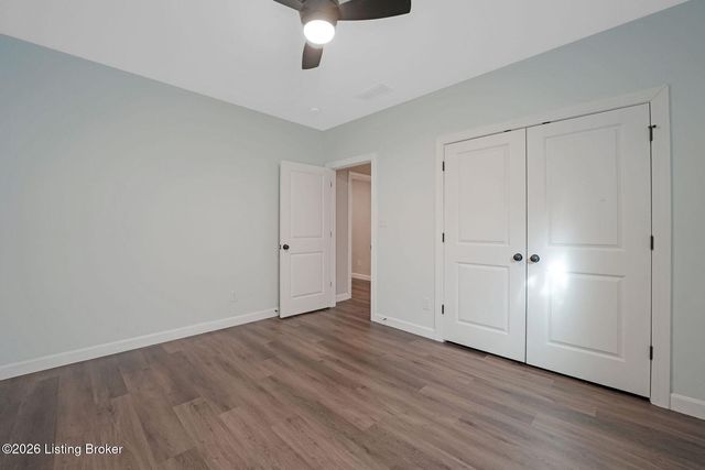 1911 Scenic Lakes Dr, Louisville, KY 40245