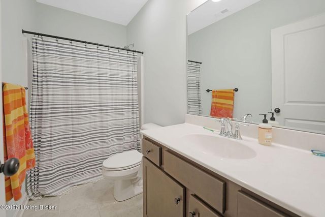 1911 Scenic Lakes Dr, Louisville, KY 40245