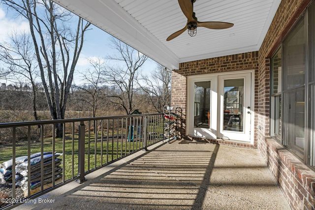 1911 Scenic Lakes Dr, Louisville, KY 40245