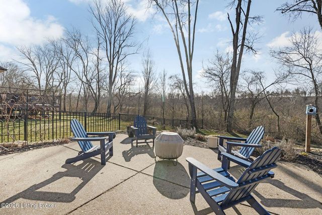 1911 Scenic Lakes Dr, Louisville, KY 40245