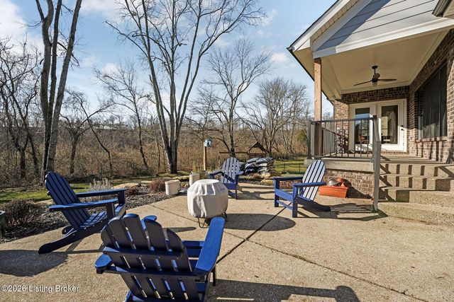 1911 Scenic Lakes Dr, Louisville, KY 40245